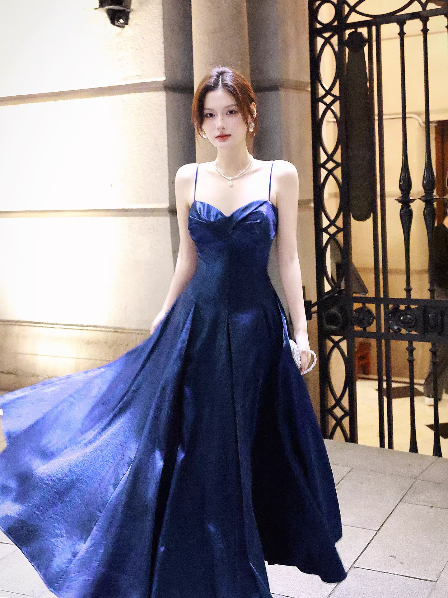 Robe de bal longue bleu roi en satin, coupe trapèze, bretelles spaghetti, sexy, idéale pour un mariage ou un 20e anniversaire (AB2482)