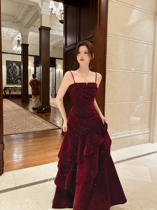 Elegantes, burgunderrotes Samt-Abendkleid mit Spaghettiträgern im Meerjungfrauenstil, auch als Hochzeitsgastkleid oder Outfit zum 20. Geburtstag geeignet (AB2485)