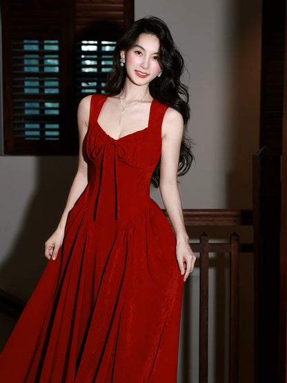 Robe de bal rouge mi-longue en mousseline, coupe trapèze simple, col carré, style N080