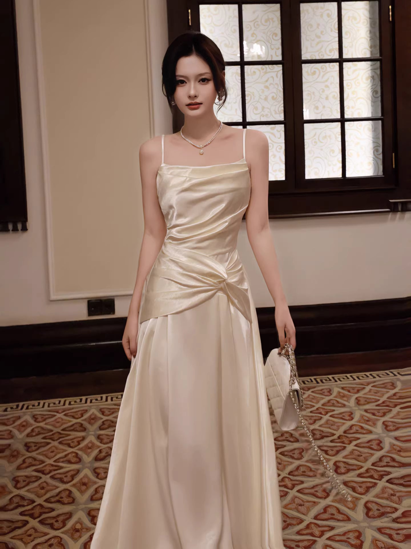 Robe de bal longue en satin ivoire, coupe trapèze, bretelles spaghetti, sexy, idéale pour un mariage ou un 20e anniversaire (AB2480)