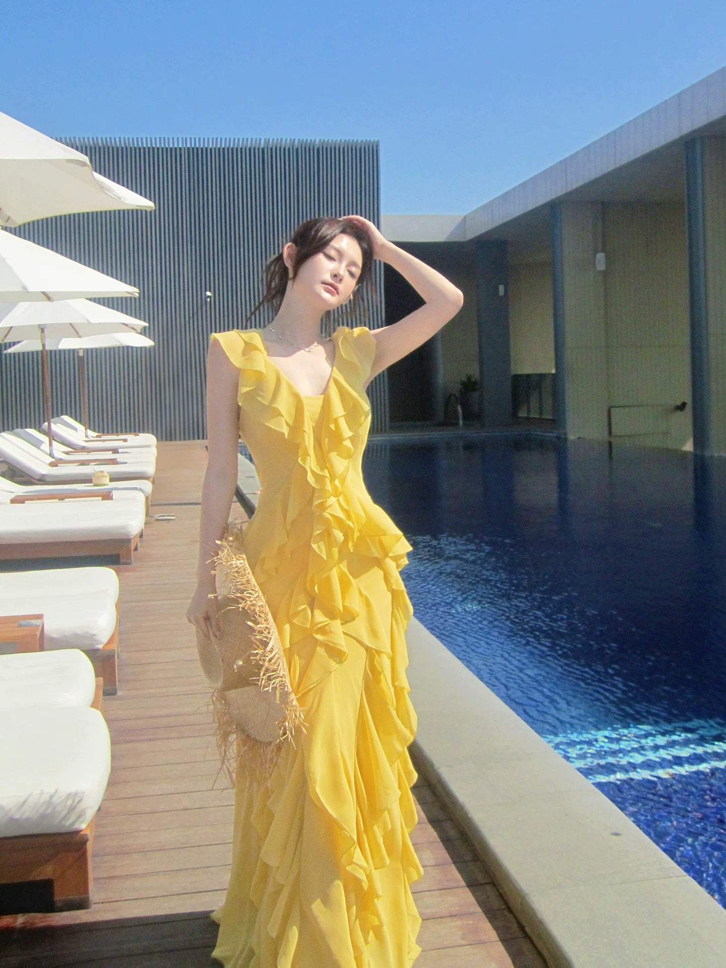 Robe de bal longue élégante en mousseline jaune à col V et coupe trapèze, idéale pour une soirée d'anniversaire ou un anniversaire (AB2413).