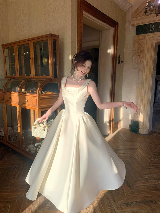 Elegantes A-Linien-Abendkleid aus Satin mit eckigem Ausschnitt, auch als Hochzeitsgastkleid oder Outfit zum 20. Geburtstag geeignet (AB2453)