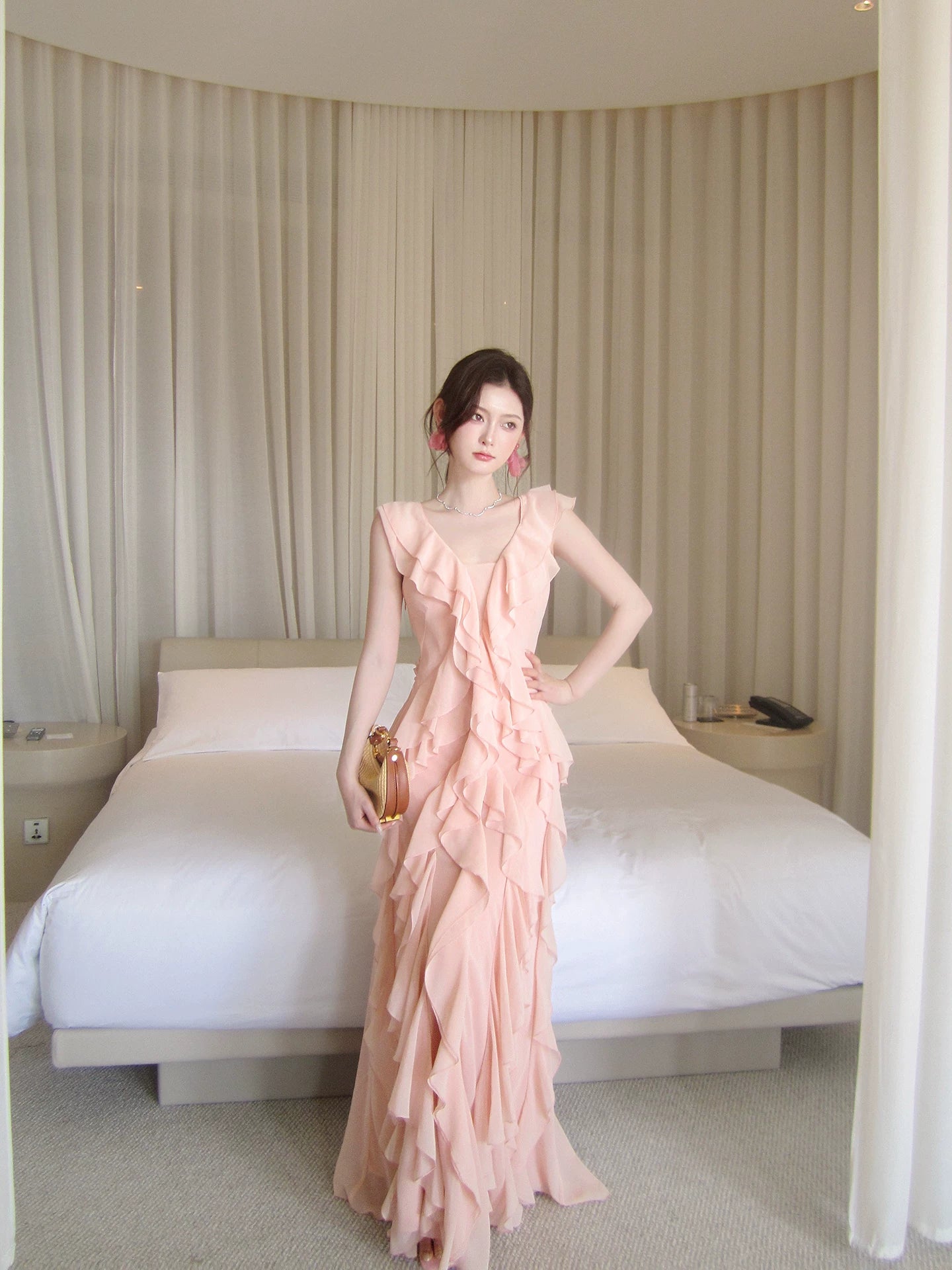 Robe de bal longue en mousseline rose corail, coupe trapèze, col en V, style simple, idéale pour un 16e anniversaire (AB2412)