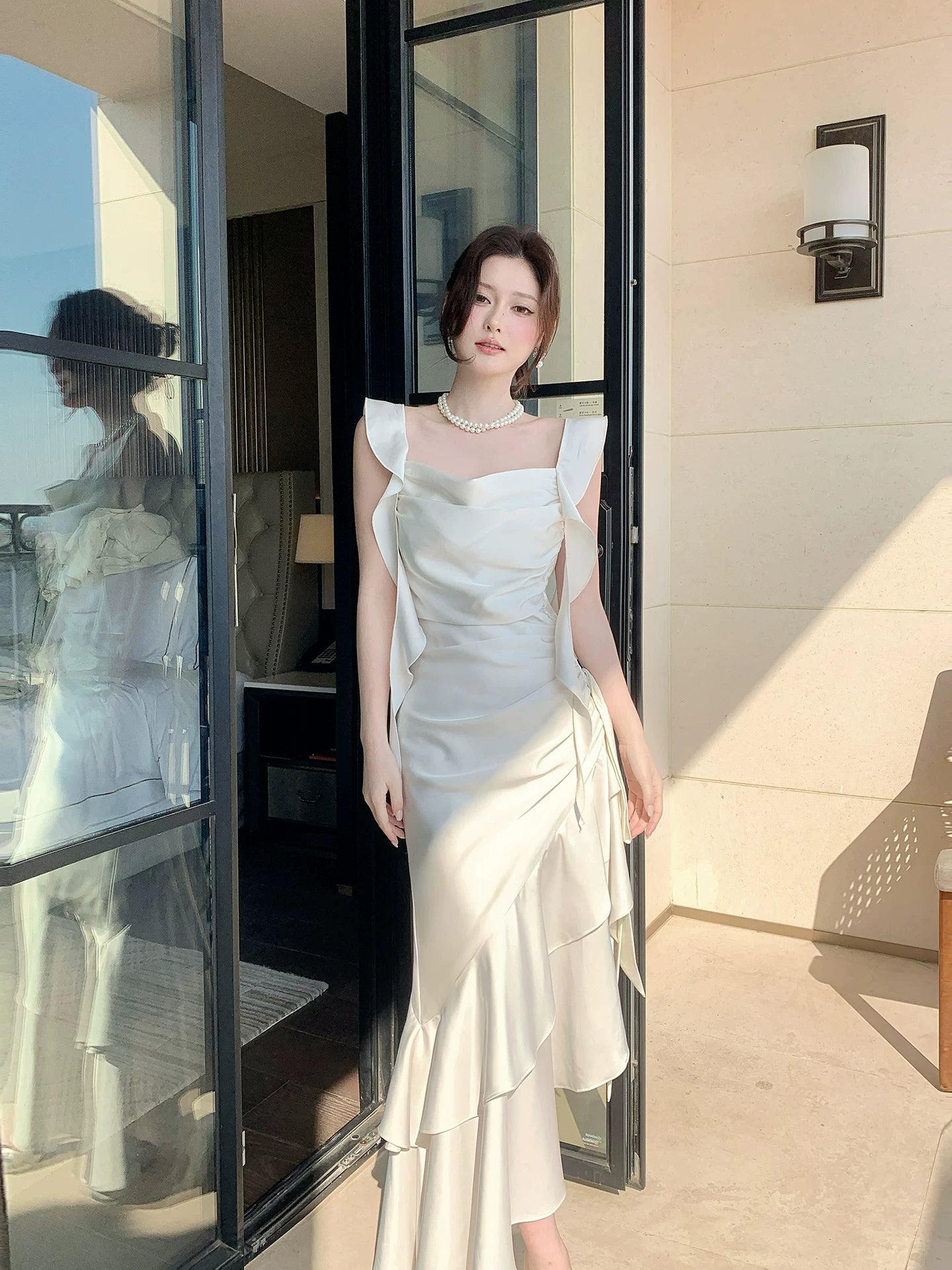 Robe de bal élégante sirène en satin soyeux blanc, col carré, longueur cheville, idéale pour une soirée d'anniversaire ou un 16e anniversaire (AB2423)