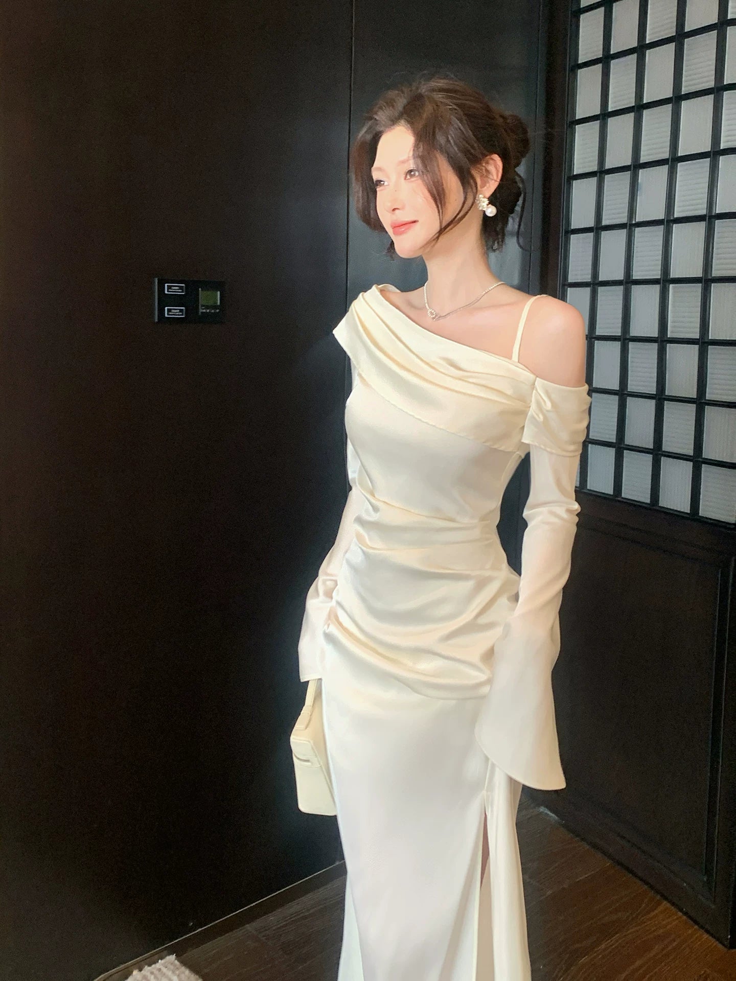 Robe de bal sirène élégante en satin soyeux blanc, épaules dénudées, longueur cheville, tenue pour une soirée d'anniversaire ou un 16e anniversaire AB2430