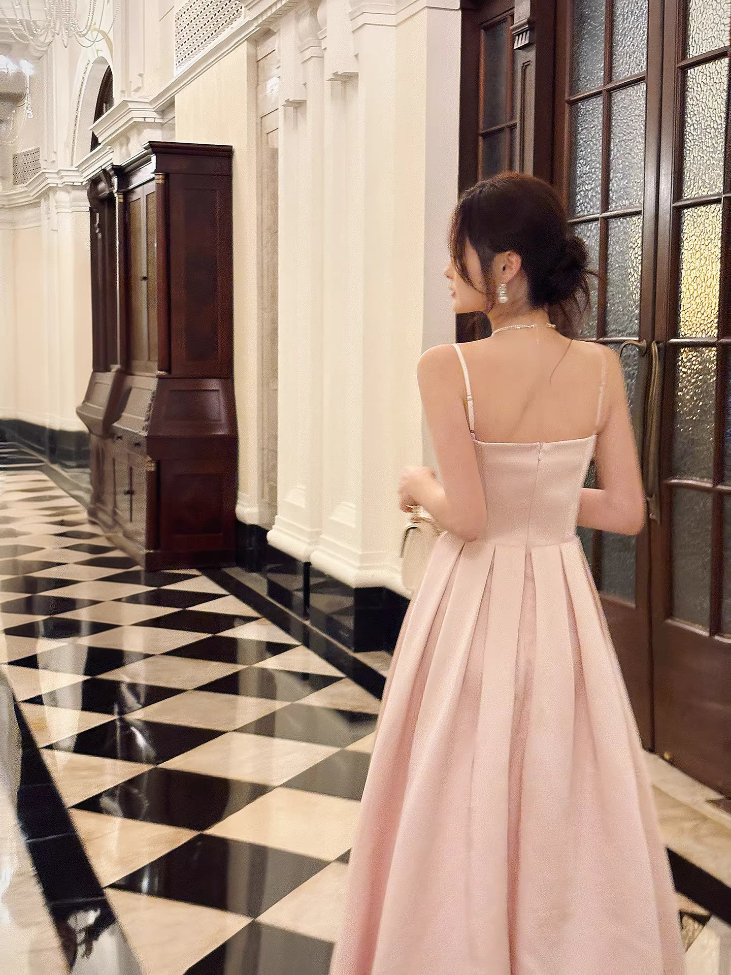 Robe de bal élégante en satin rose, coupe trapèze, bretelles spaghetti, longueur cheville, idéale pour une soirée d'anniversaire ou un 17e anniversaire (AB2497)