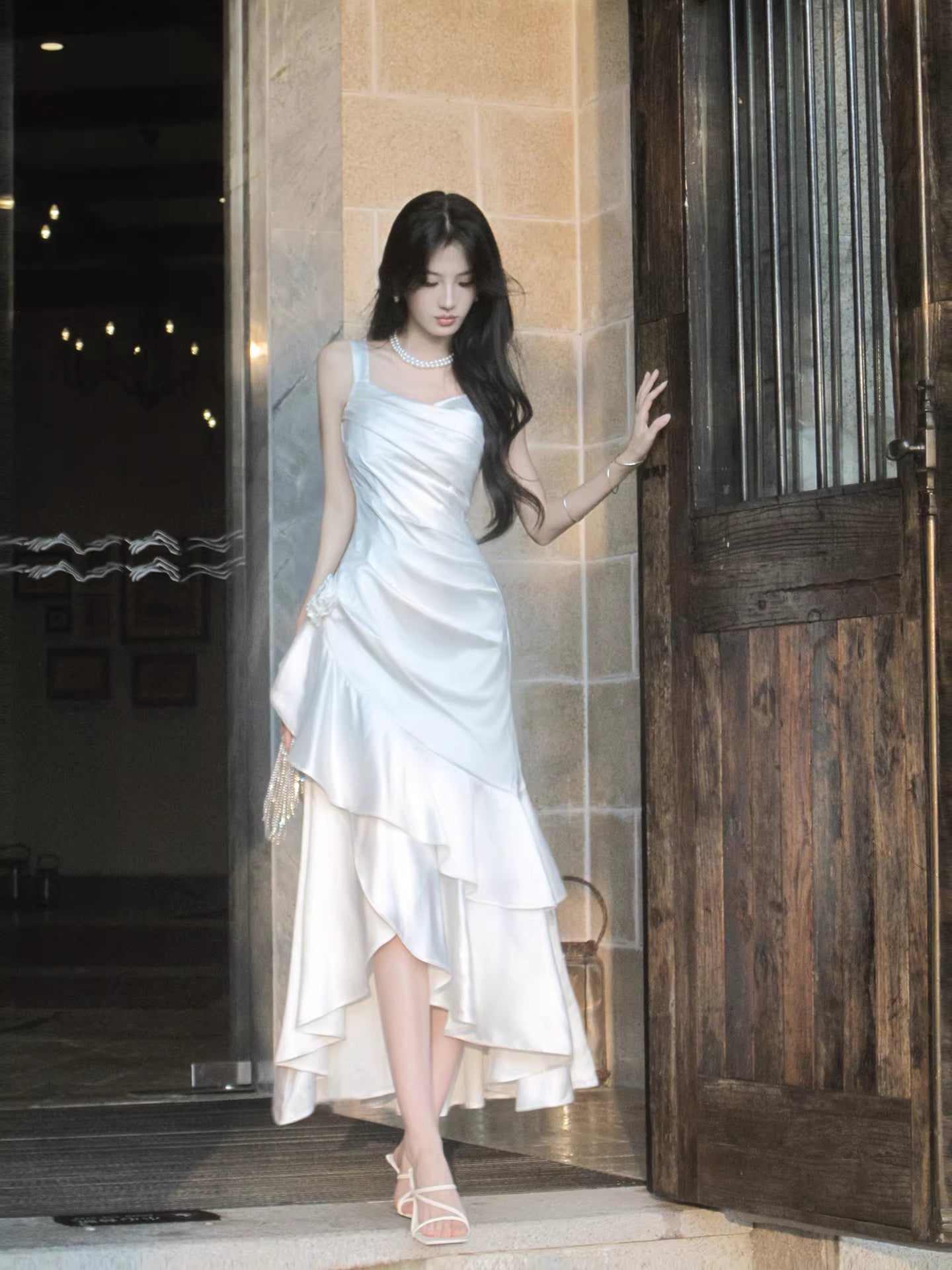 Robe de soirée sirène blanche en satin, col carré, style modeste, inspiration pour une tenue longue d'anniversaire de 18 ans AB2492