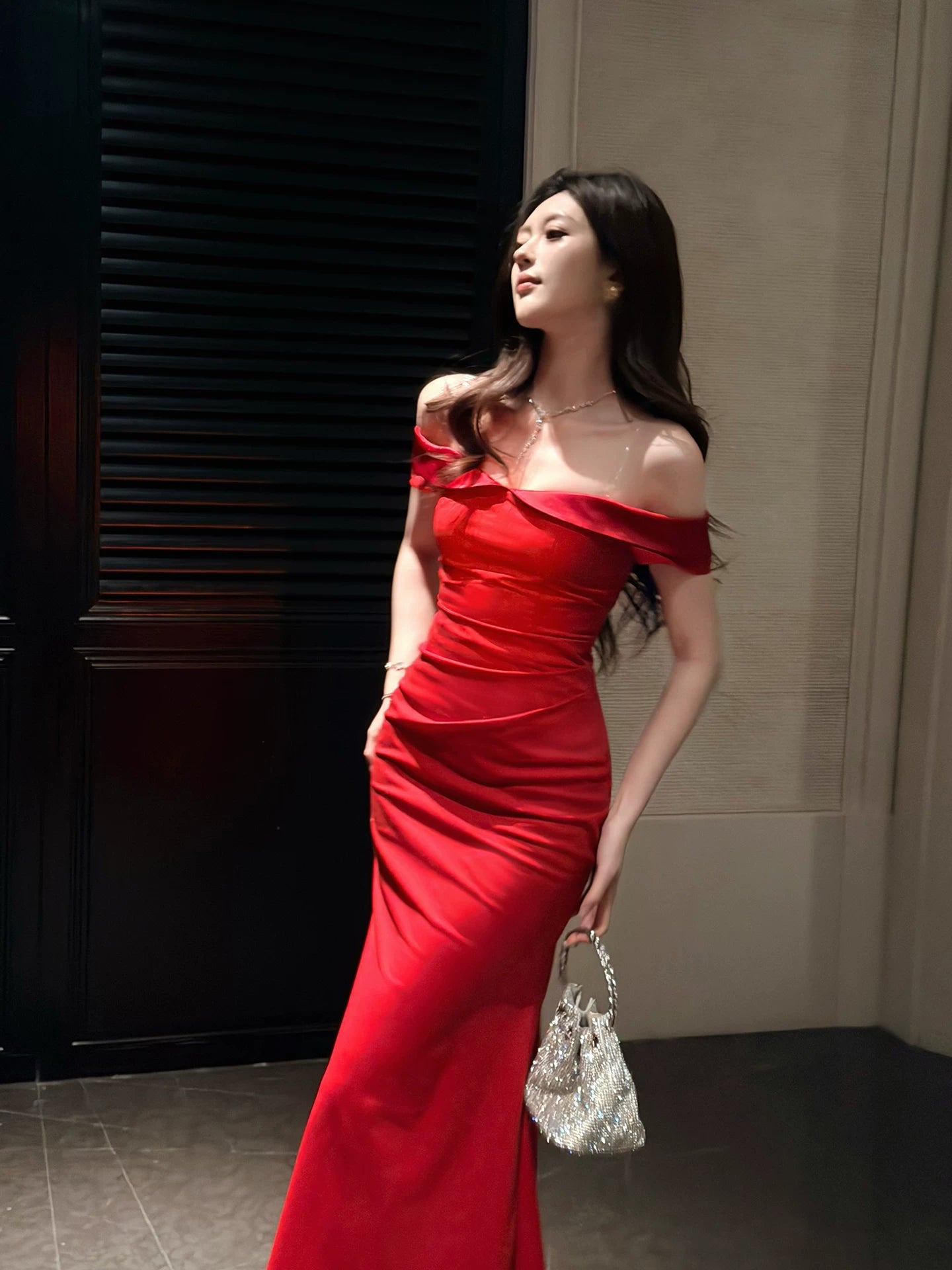 Robe de bal longue rouge sirène élégante à épaules dénudées, tenue idéale pour une soirée d'anniversaire ou une fête de 16 ans (AB2465)