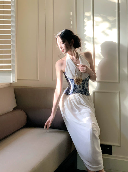 Elegantes A-Linien-Chiffonkleid mit Neckholder und Schlitz, auch als Ballkleid, Hochzeitsgastkleid oder Outfit zum 20. Geburtstag geeignet (AB2455)