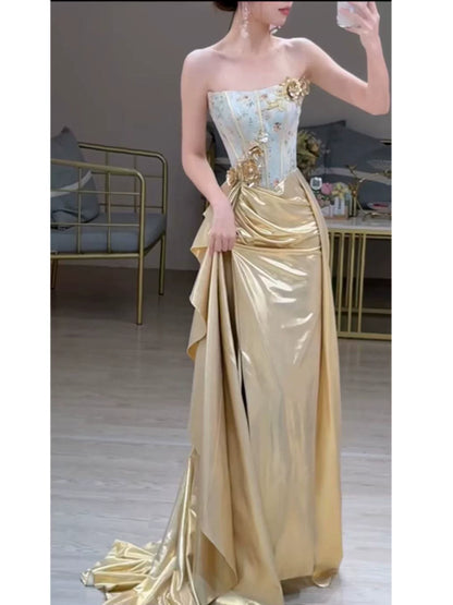 Robe de bal longue sirène dorée sans bretelles et fendue, style modeste, élégante et tendance, idéale pour les soirées et les fêtes de fin d'année (AB2235)
