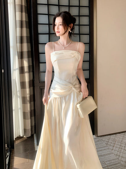 Robe de bal longue élégante ivoire à fines bretelles et sans manches plissées, coupe trapèze, idéale pour une soirée d'anniversaire ou un 16e anniversaire (AB2441)