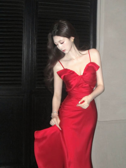 Robe de bal sirène élégante en satin rouge à fines bretelles, longueur cheville, idéale pour une soirée d'anniversaire ou un 17e anniversaire (AB2459)
