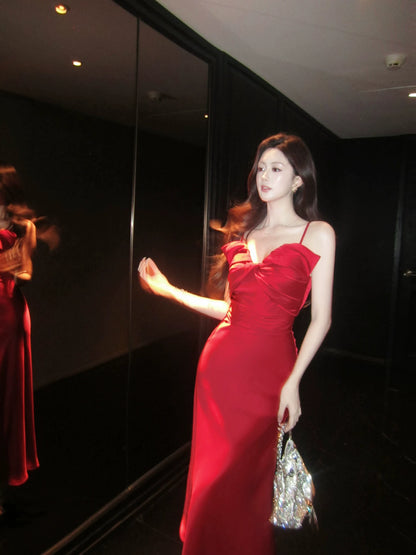 Robe de bal sirène élégante en satin rouge à fines bretelles, longueur cheville, idéale pour une soirée d'anniversaire ou un 17e anniversaire (AB2459)