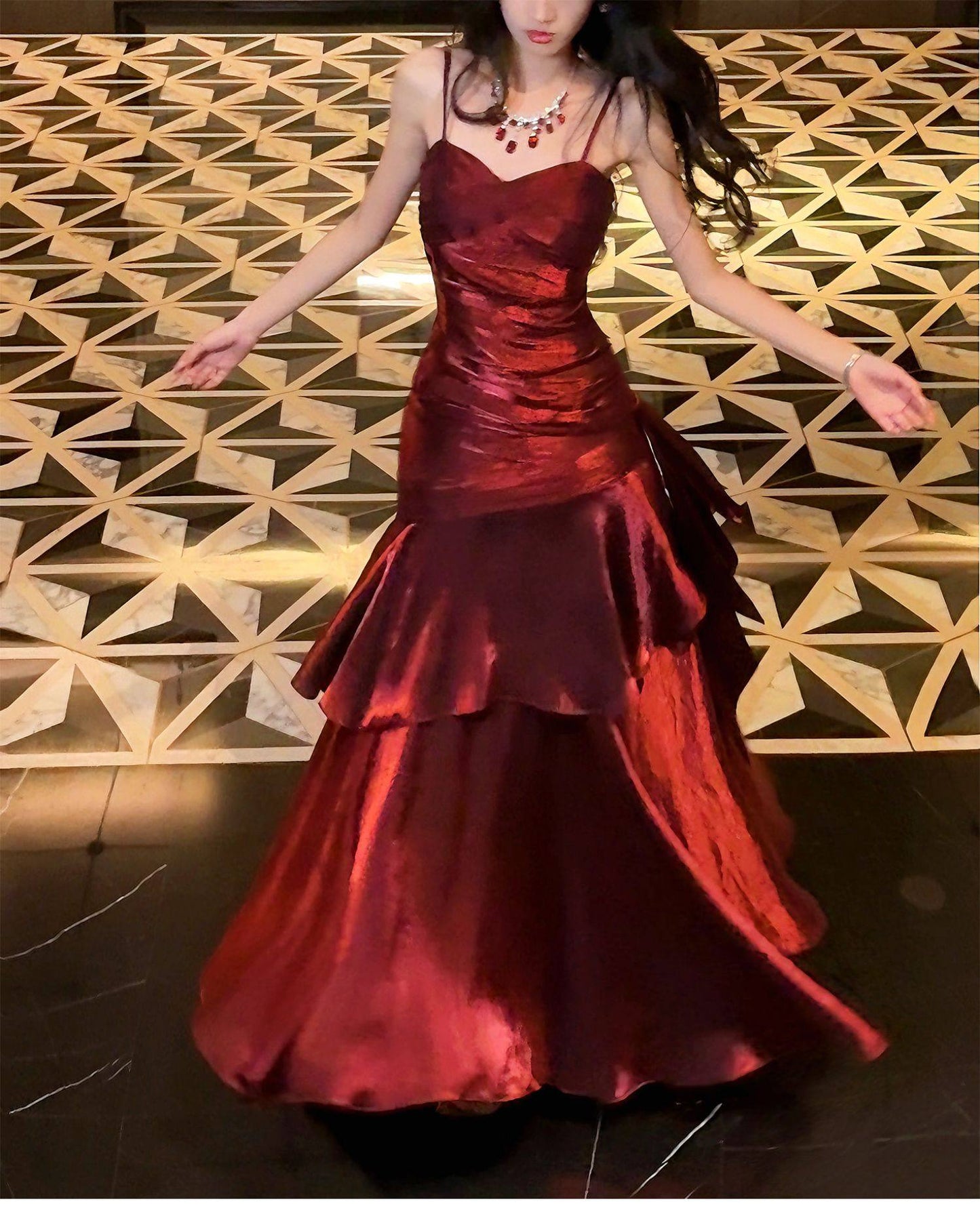 Elegantes, burgunderrotes Meerjungfrauen-Abendkleid mit Spaghettiträgern, ideal für Highschool-Absolventinnen, Tanzveranstaltungen und den 20. Geburtstag (AB2502).