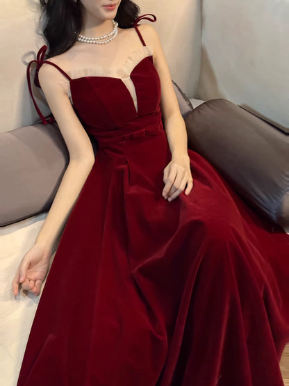 Robe de bal longue bordeaux à fines bretelles et coupe trapèze, idéale pour un mariage ou un 20e anniversaire (AB2487)