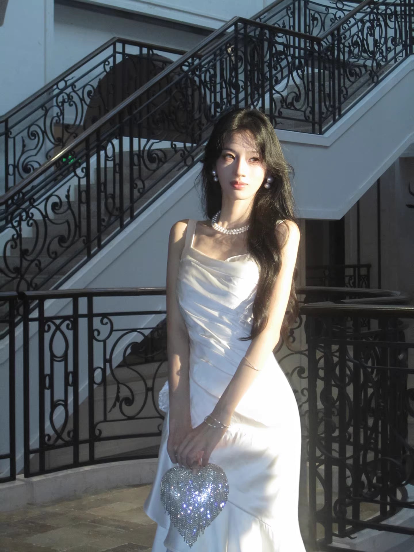 Robe de soirée sirène blanche en satin, col carré, style modeste, inspiration pour une tenue longue d'anniversaire de 18 ans AB2492