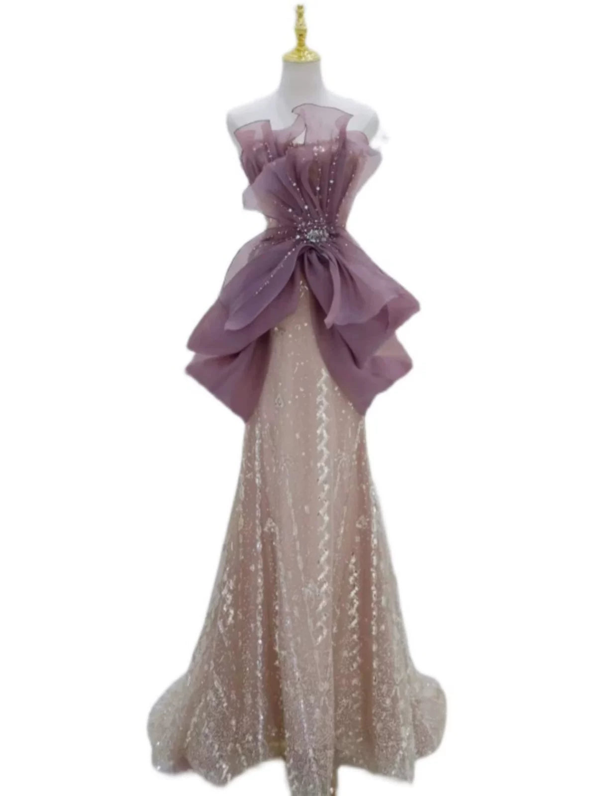 Elegantes, champagnerfarbenes, trägerloses Meerjungfrauenkleid mit Falten – Inspiration für lange Party- und Abendkleider, ideal für den 19. Geburtstag (AB2269).