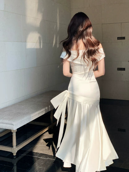 Robe de bal longue blanche élégante à épaules dénudées, style sirène, idéale pour une soirée d'anniversaire ou une fête de 16 ans (AB2452)