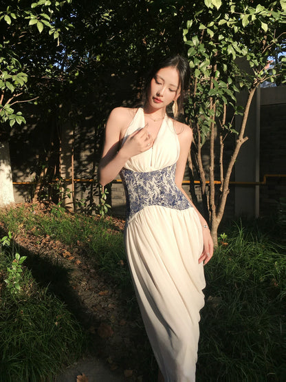 Elegantes A-Linien-Chiffonkleid mit Neckholder und Schlitz, auch als Ballkleid, Hochzeitsgastkleid oder Outfit zum 20. Geburtstag geeignet (AB2455)