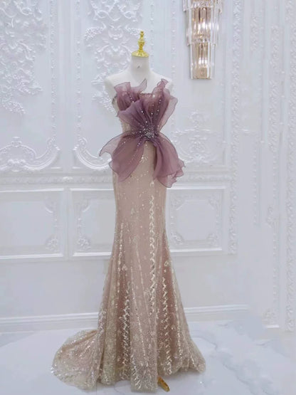 Elegantes, champagnerfarbenes, trägerloses Meerjungfrauenkleid mit Falten – Inspiration für lange Party- und Abendkleider, ideal für den 19. Geburtstag (AB2269).