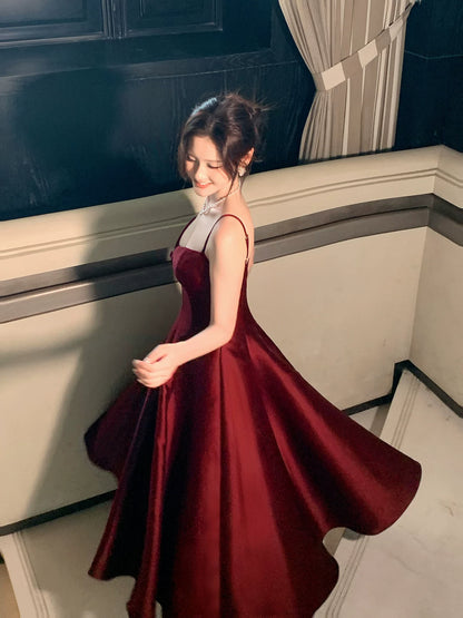 Robe de bal bordeaux en satin, coupe trapèze, fines bretelles spaghetti, idéale pour un mariage, une fête d'anniversaire ou pour un 20e anniversaire (AB2429)