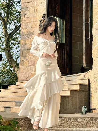 Robe de bal blanche sirène élégante à épaules dénudées et manches longues plissées, idéale pour une remise de diplôme ou un 20e anniversaire (N099)