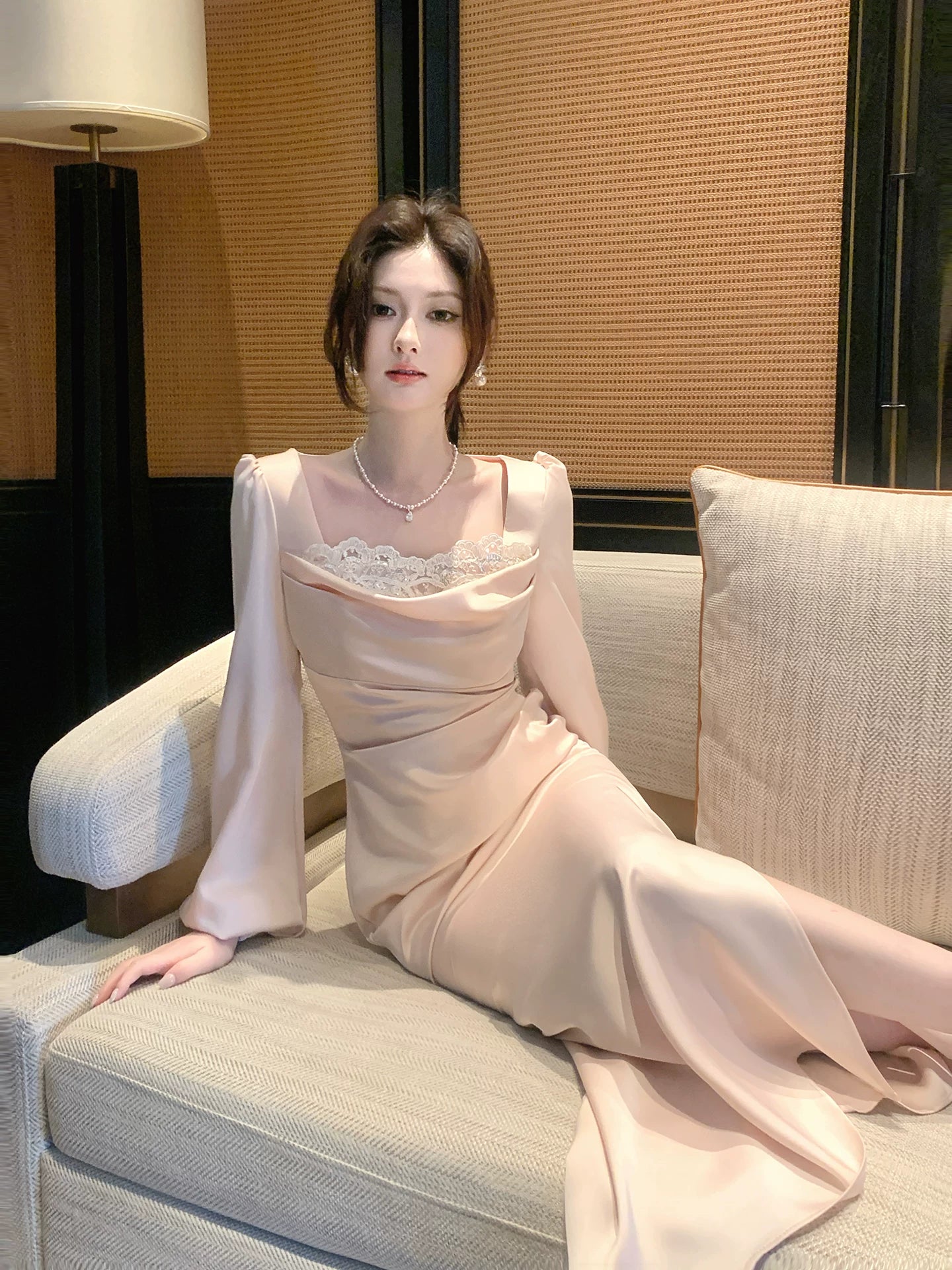 Robe de bal élégante sirène en satin soyeux rose, col carré, longueur cheville, idéale pour une soirée d'anniversaire ou un 16e anniversaire (AB2432)
