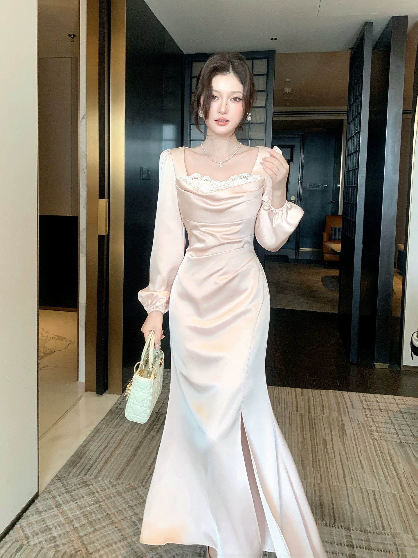 Robe de bal élégante sirène en satin soyeux rose, col carré, longueur cheville, idéale pour une soirée d'anniversaire ou un 16e anniversaire (AB2432)
