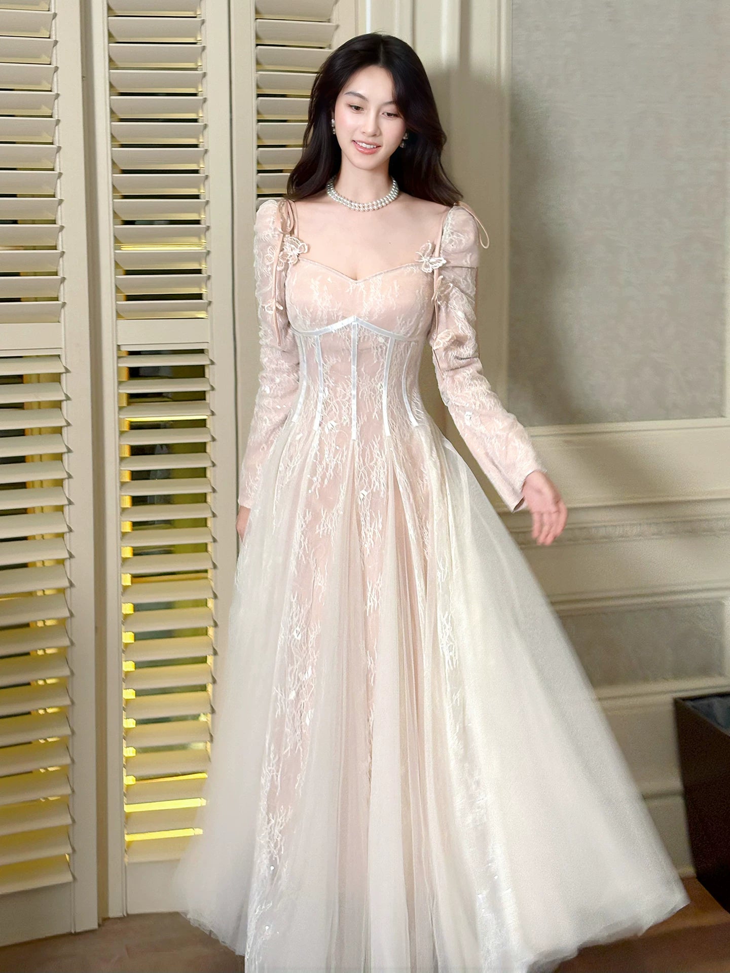 Robe de bal plissée en dentelle à manches longues et coupe trapèze, idéale pour une remise de diplôme, un 18e anniversaire ou toute autre occasion spéciale (N091)
