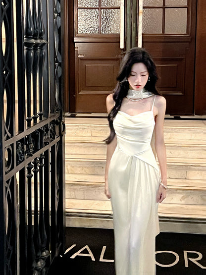 Robe de bal longue en satin ivoire, coupe trapèze, bretelles spaghetti, avec foulard, idéale pour un mariage ou un anniversaire (AB2449).