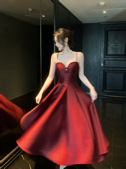 Robe de bal bordeaux en satin, coupe trapèze, fines bretelles spaghetti, idéale pour un mariage, une fête d'anniversaire ou pour un 20e anniversaire (AB2429)