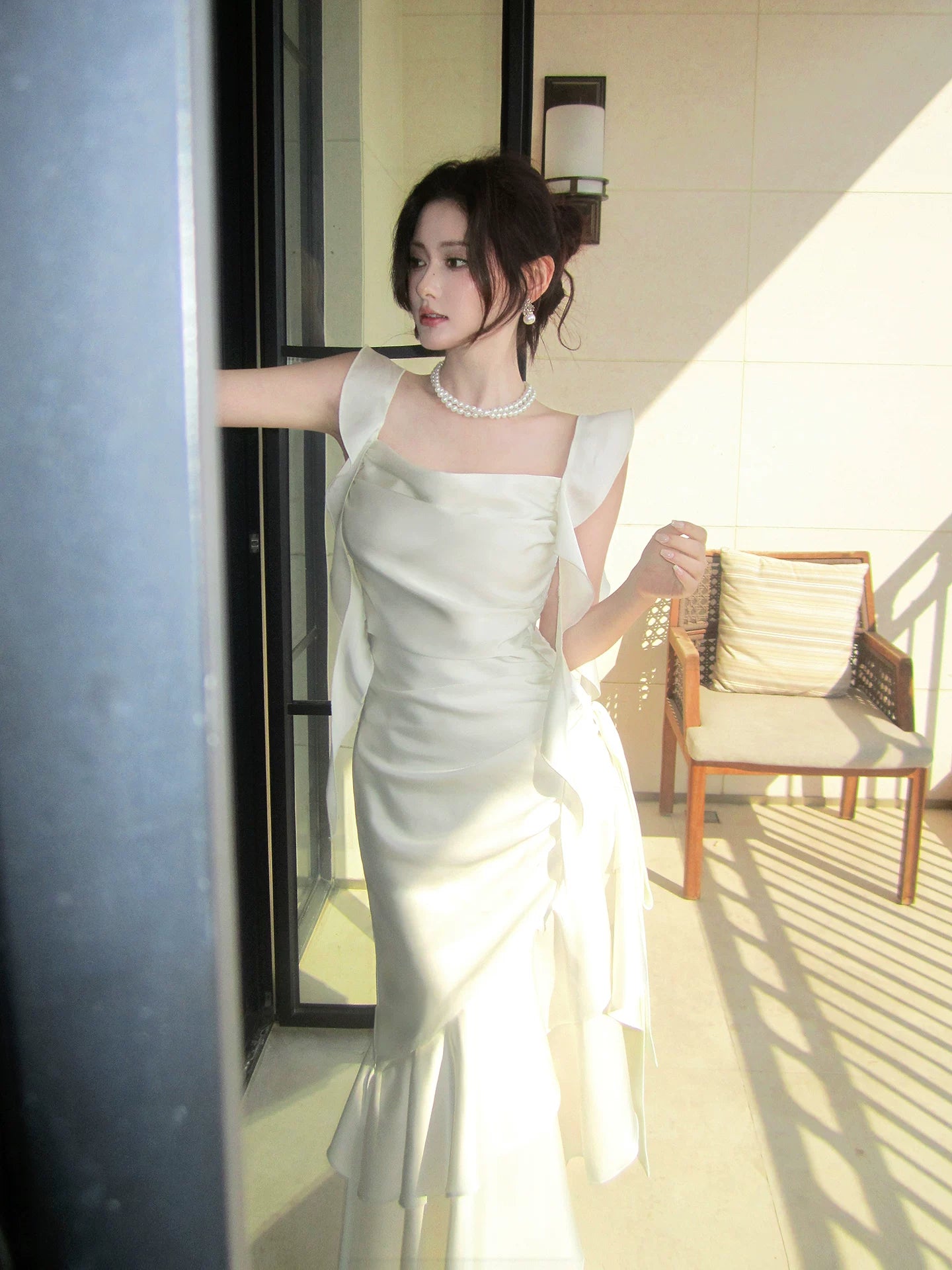 Robe de bal élégante sirène en satin soyeux blanc, col carré, longueur cheville, idéale pour une soirée d'anniversaire ou un 16e anniversaire (AB2423)
