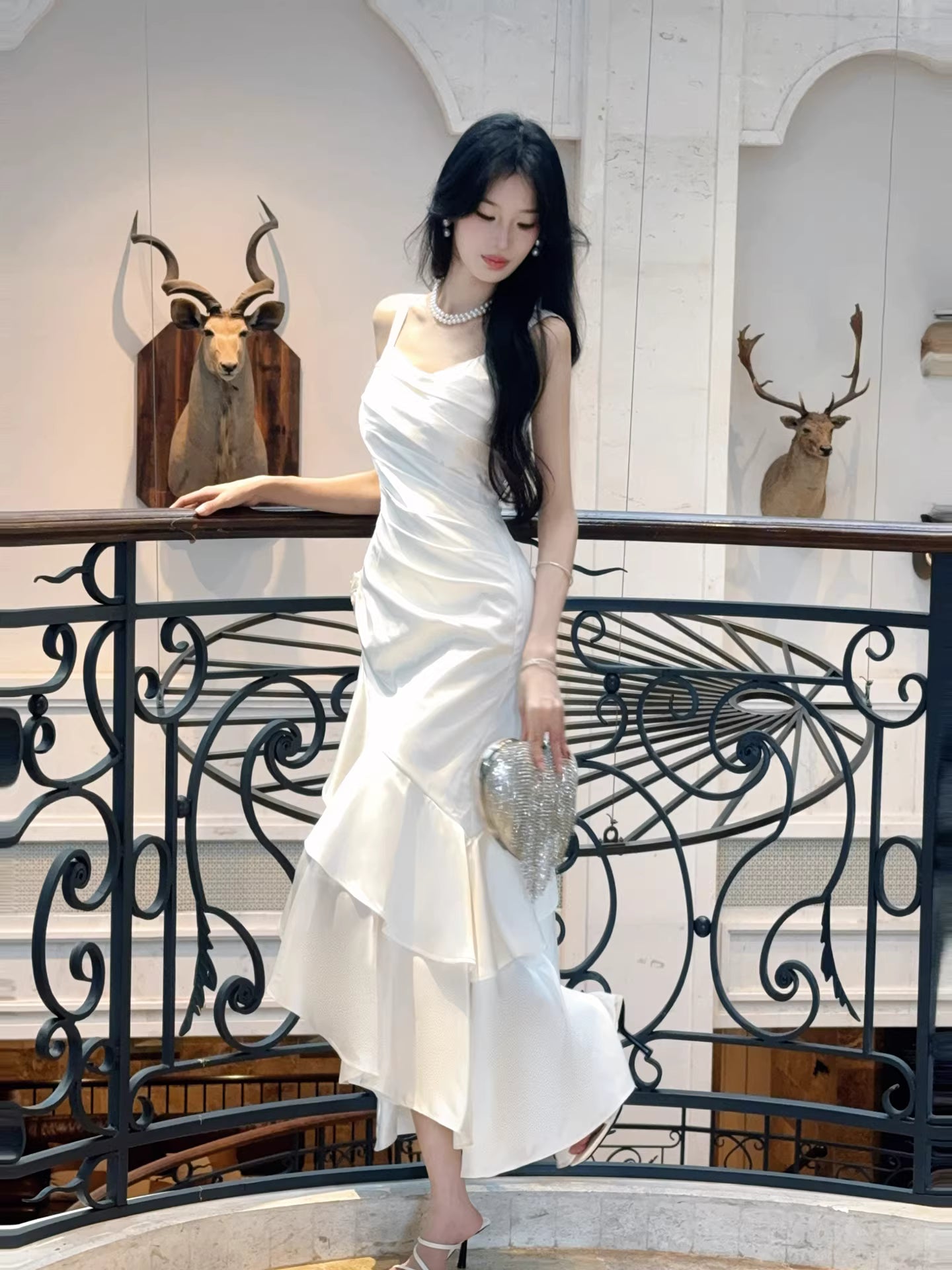 Robe de soirée sirène blanche en satin, col carré, style modeste, inspiration pour une tenue longue d'anniversaire de 18 ans AB2492