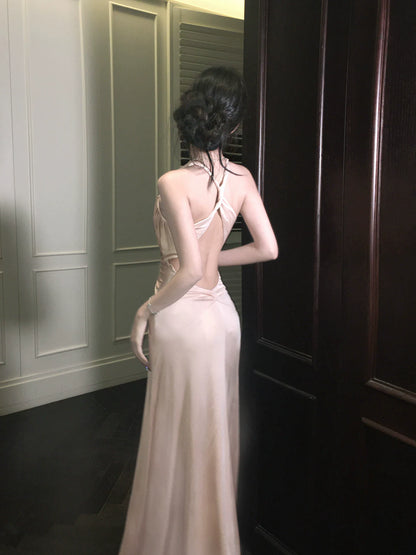 Robe de bal modeste en satin rose, dos nu et col halter, coupe trapèze, idéale pour un mariage ou un 20e anniversaire (AB2458)