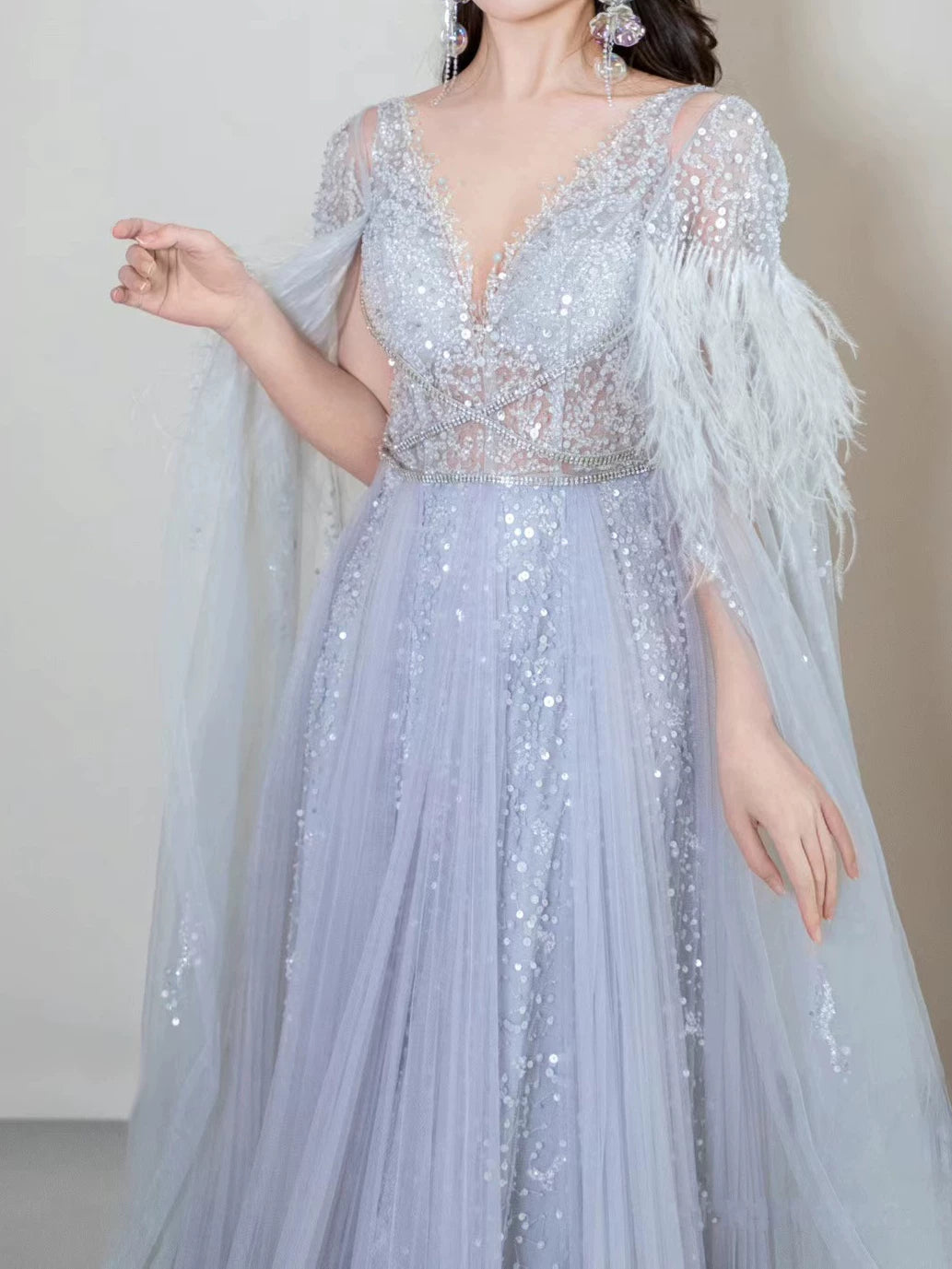 Robe de bal élégante en tulle bleu ciel clair, coupe trapèze, col en V, inspiration robe de soirée longue pour un 19e anniversaire AB2300