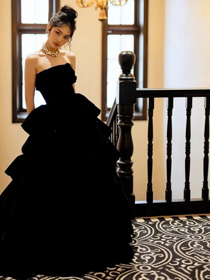 Prinzessinnen-Ballkleid, trägerlos, schwarzer Samt mit Handschuhen, Inspiration für lange Party- und Nachtkleider, Outfits zum 18. Geburtstag AB2232