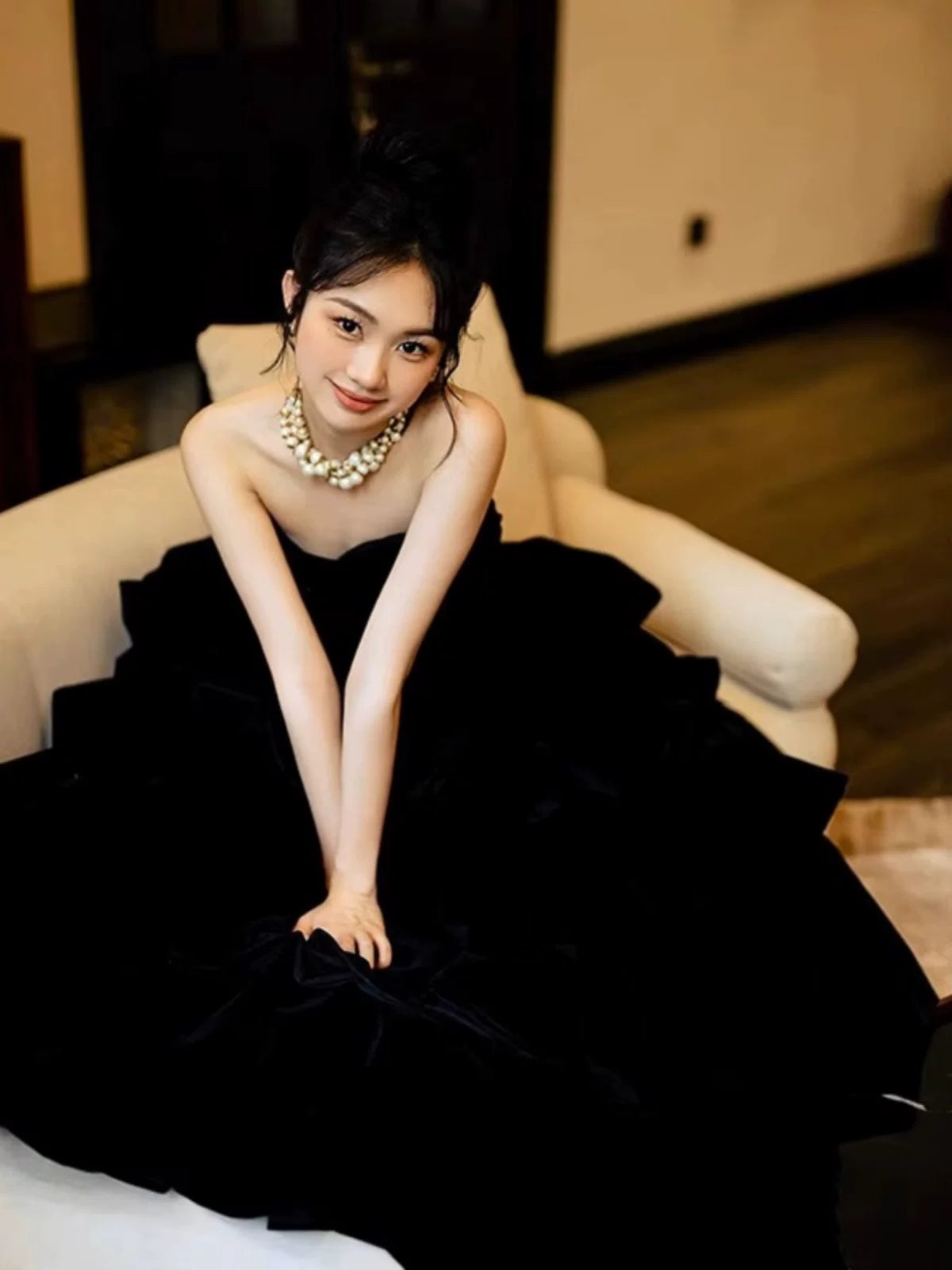 Prinzessinnen-Ballkleid, trägerlos, schwarzer Samt mit Handschuhen, Inspiration für lange Party- und Nachtkleider, Outfits zum 18. Geburtstag AB2232