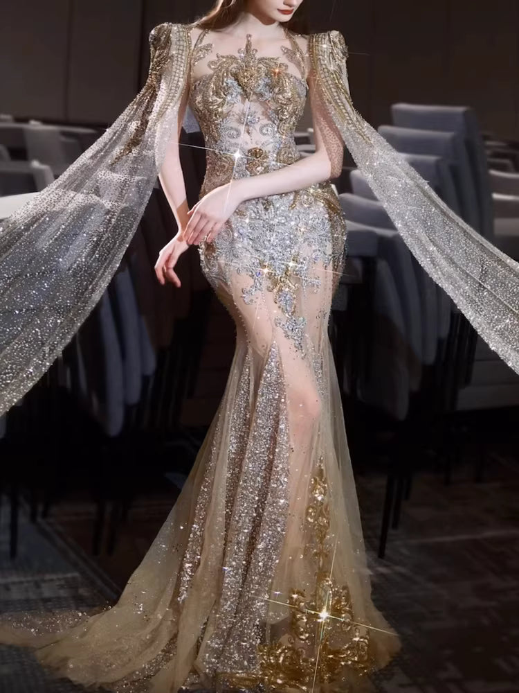 Robe de mariée sirène luxueuse à col rond et manches longues dorées avec cape et sequins, coupe ajustée AB2283