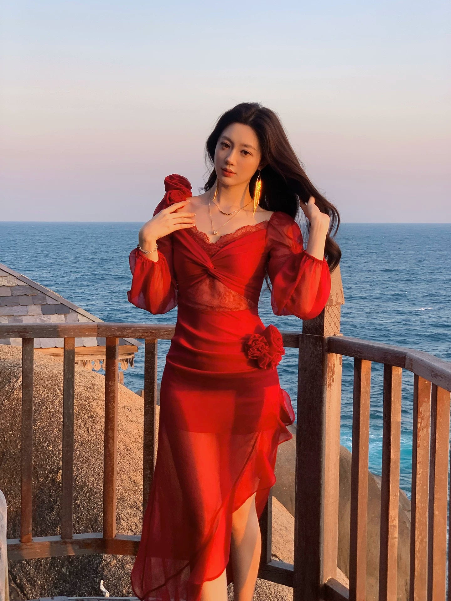 Robe de bal sirène modeste en satin rouge à manches longues et décolleté cœur, idéale pour un mariage ou un anniversaire de 16 ans (AB2447)