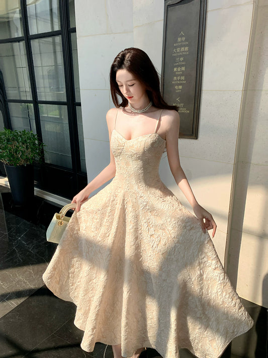 Elegantes A-Linien-Abendkleid aus champagnerfarbenem Satin mit Spaghettiträgern, auch als Hochzeitsgastkleid oder Outfit zum 20. Geburtstag geeignet (AB2462)