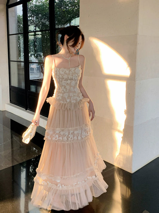 Elegantes, knöchellanges, rosafarbenes Spitzenkleid in A-Linie mit Spaghettiträgern, auch als Ballkleid, Hochzeitsgastkleid oder Outfit für den 20. Geburtstag geeignet (AB2434).