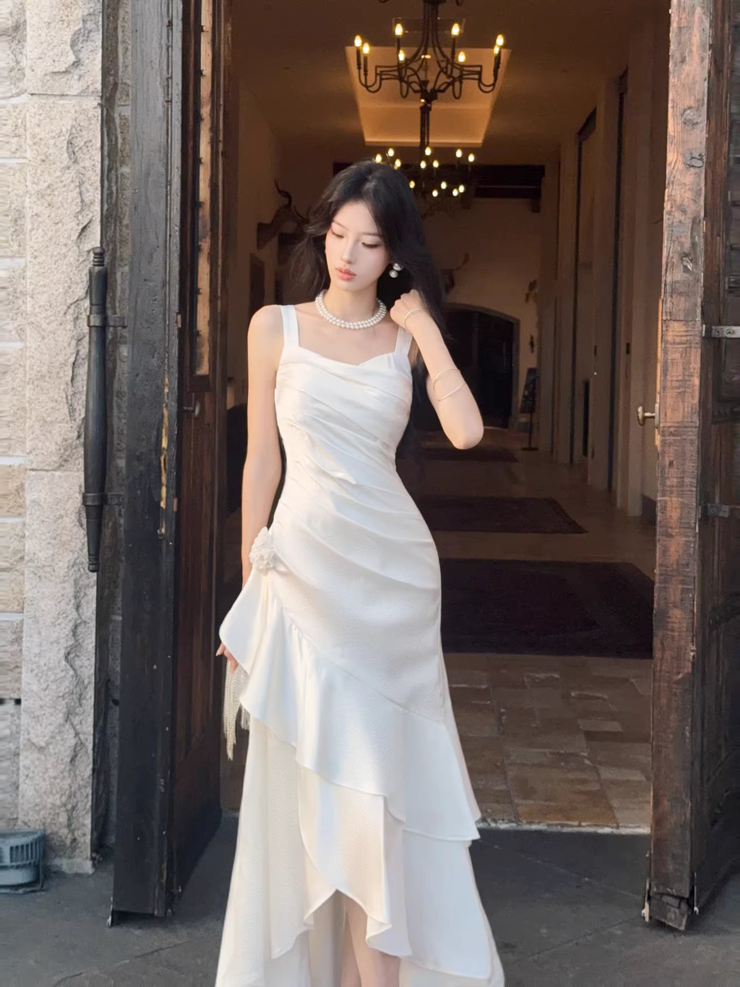 Robe de soirée sirène blanche en satin, col carré, style modeste, inspiration pour une tenue longue d'anniversaire de 18 ans AB2492