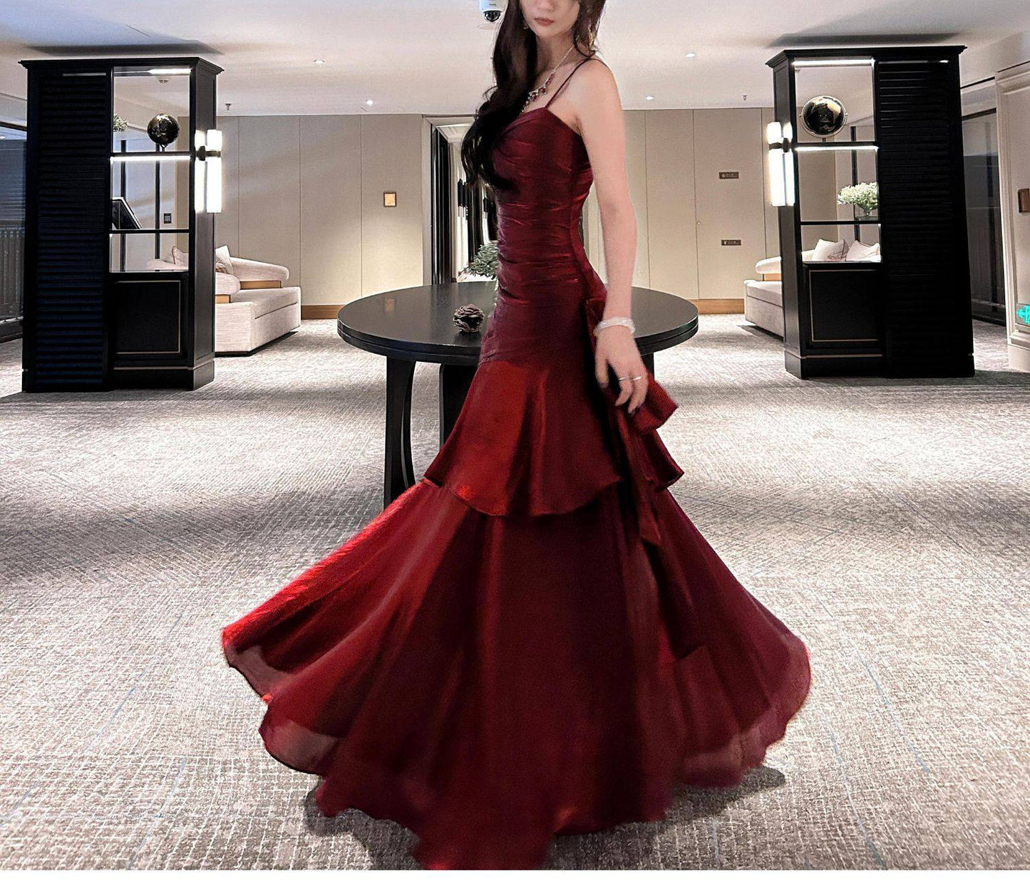 Elegantes, burgunderrotes Meerjungfrauen-Abendkleid mit Spaghettiträgern, ideal für Highschool-Absolventinnen, Tanzveranstaltungen und den 20. Geburtstag (AB2502).