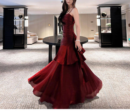 Elegantes, burgunderrotes Meerjungfrauen-Abendkleid mit Spaghettiträgern, ideal für Highschool-Absolventinnen, Tanzveranstaltungen und den 20. Geburtstag (AB2502).