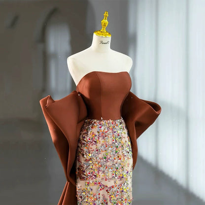 Elegantes, trägerloses Meerjungfrauen-Abendkleid mit Blumenmuster und Pailletten in Braun – Inspiration für lange Partys und den 19. Geburtstag (AB2323)
