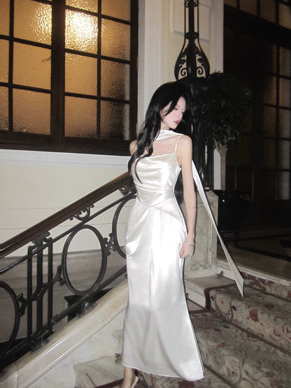 Robe de bal longue en satin ivoire, coupe trapèze, bretelles spaghetti, avec foulard, idéale pour un mariage ou un anniversaire (AB2449).