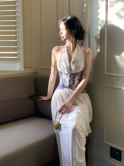 Elegantes A-Linien-Chiffonkleid mit Neckholder und Schlitz, auch als Ballkleid, Hochzeitsgastkleid oder Outfit zum 20. Geburtstag geeignet (AB2455)