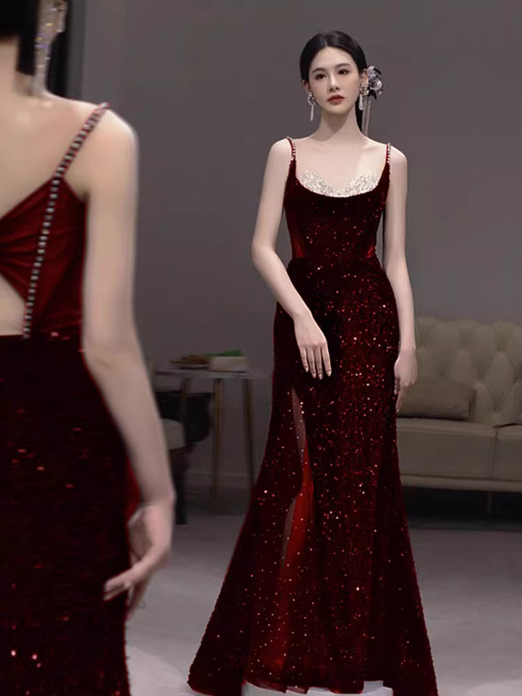 Robe de bal longue sirène glamour à fines bretelles et sequins bordeaux, idéale pour une soirée d'anniversaire (20 ans), AB2245