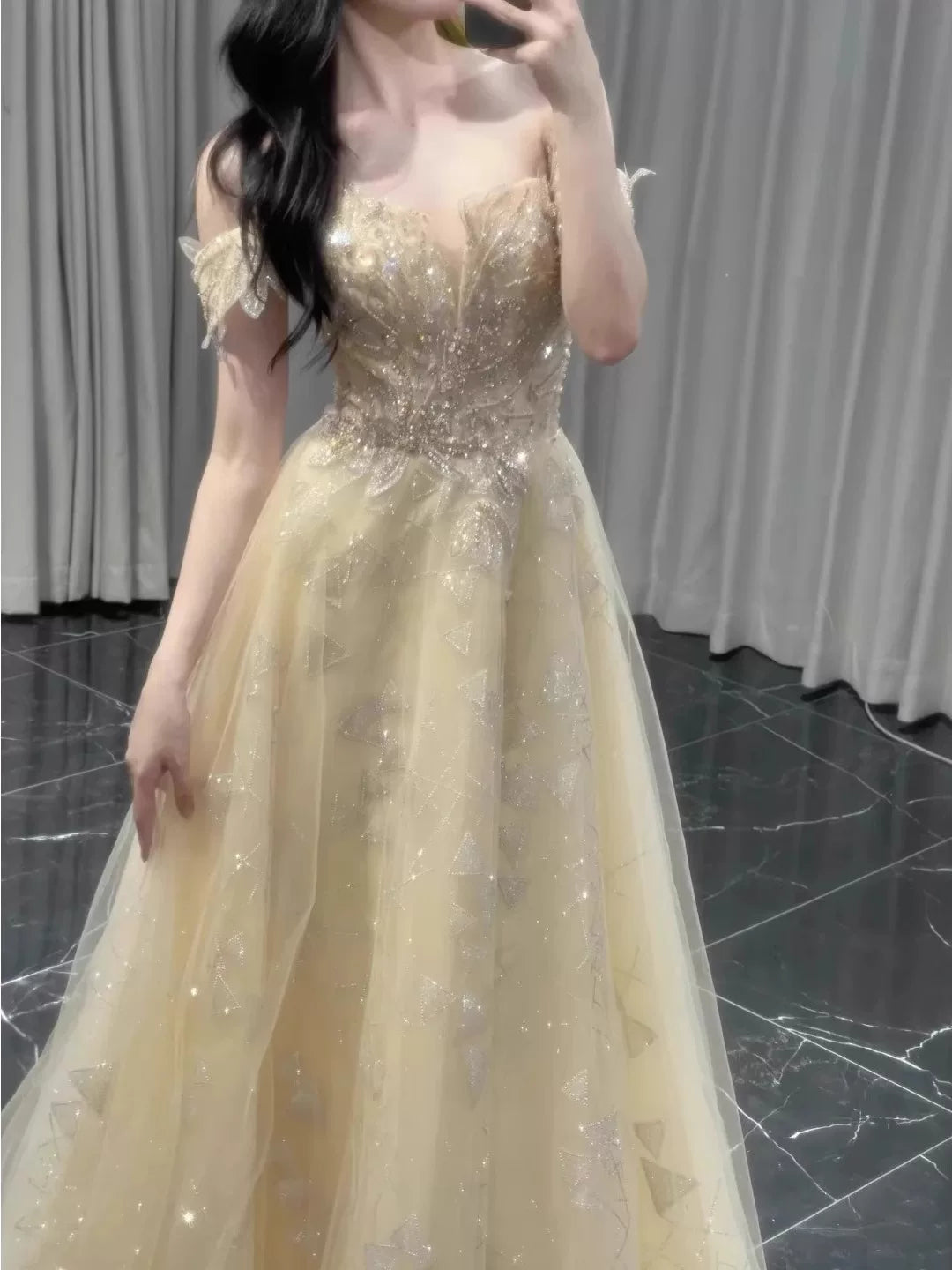 Robe de bal unique, coupe trapèze, épaules dénudées, manches courtes, dorée, inspiration robe de soirée, tenue pour un 20e anniversaire AB2255