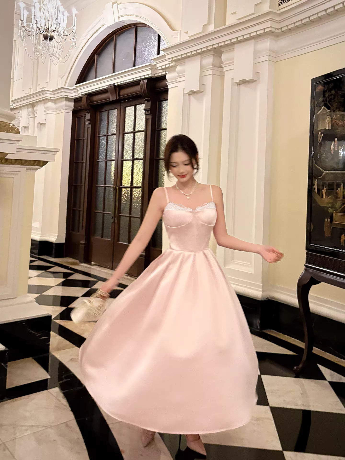 Robe de bal élégante en satin rose, coupe trapèze, bretelles spaghetti, longueur cheville, idéale pour une soirée d'anniversaire ou un 17e anniversaire (AB2497)